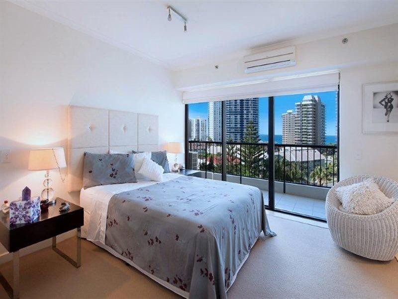 24 Breaker Street, Main Beach QLD 4217