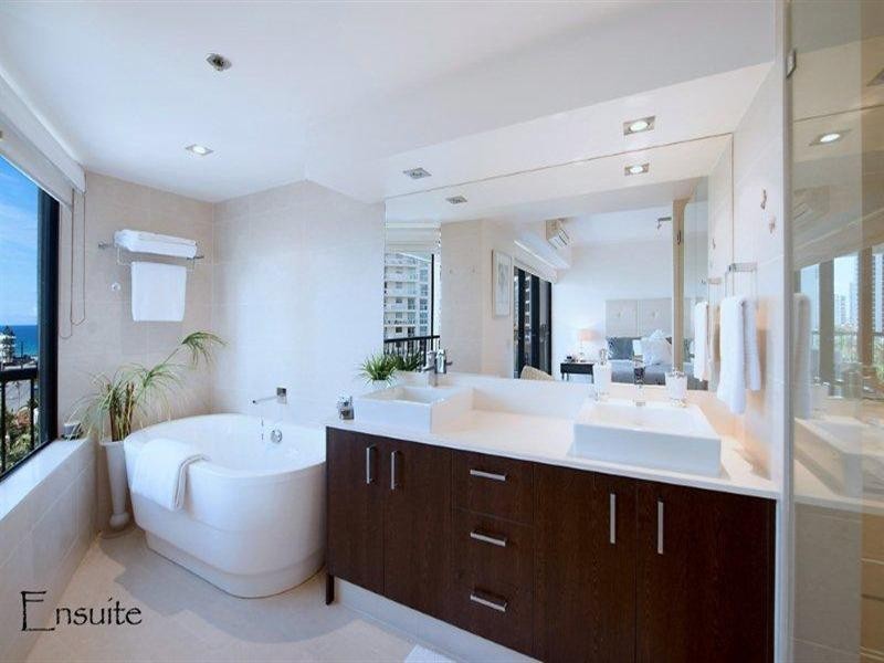 24 Breaker Street, Main Beach QLD 4217