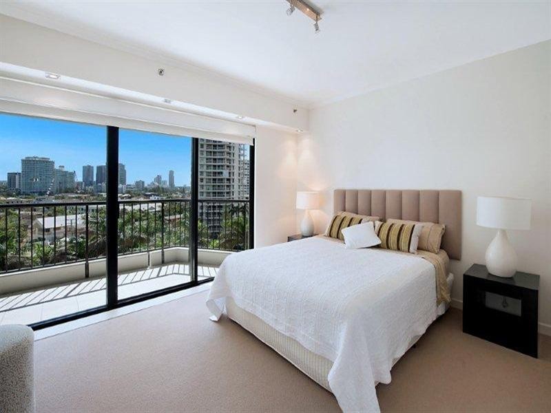 24 Breaker Street, Main Beach QLD 4217