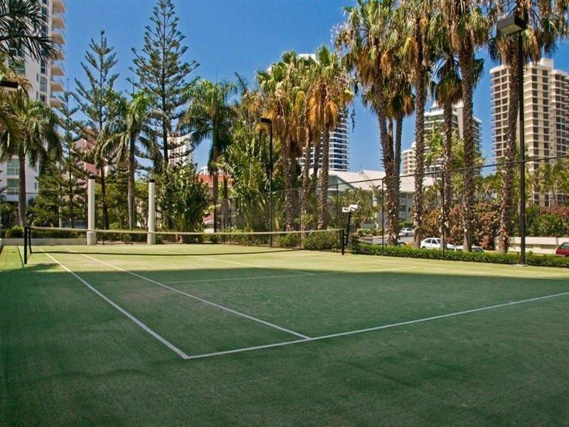 24 Breaker Street, Main Beach QLD 4217