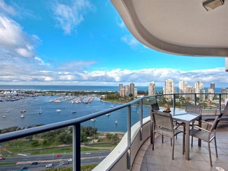 4 Como Crescent, Southport QLD 4215