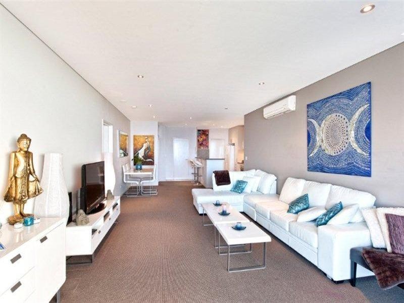 4 Como Crescent, Southport QLD 4215