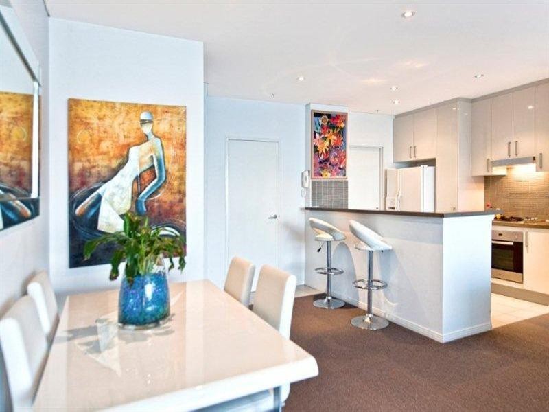 4 Como Crescent, Southport QLD 4215