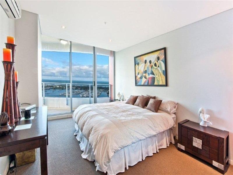 4 Como Crescent, Southport QLD 4215