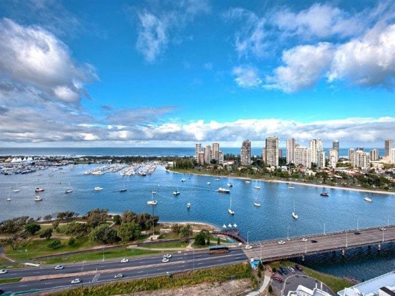 4 Como Crescent, Southport QLD 4215