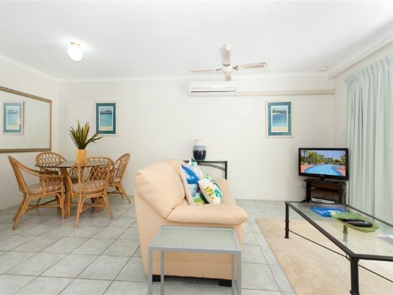 11 Breaker Street, Main Beach QLD 4217