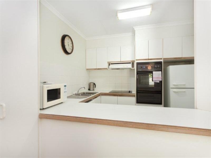 11 Breaker Street, Main Beach QLD 4217