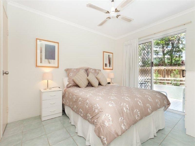 11 Breaker Street, Main Beach QLD 4217