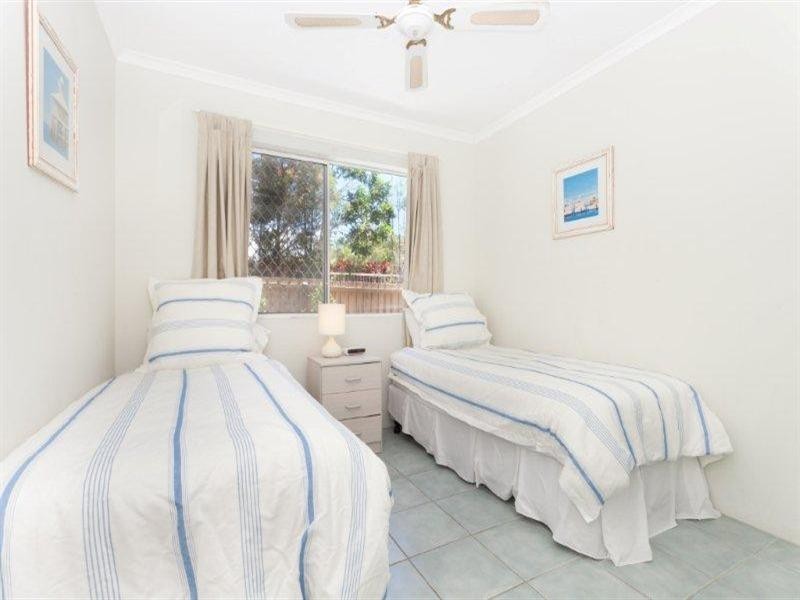 11 Breaker Street, Main Beach QLD 4217