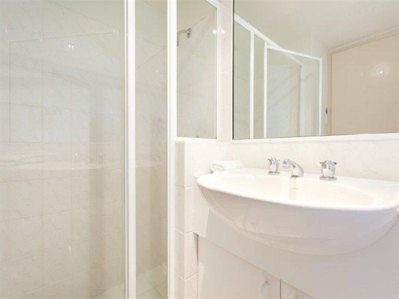 11 Breaker Street, Main Beach QLD 4217