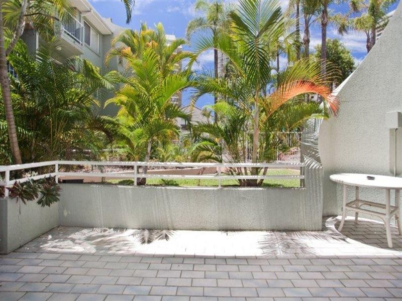 11 Breaker Street, Main Beach QLD 4217