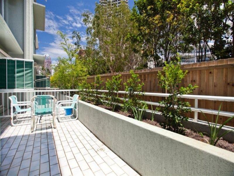 11 Breaker Street, Main Beach QLD 4217