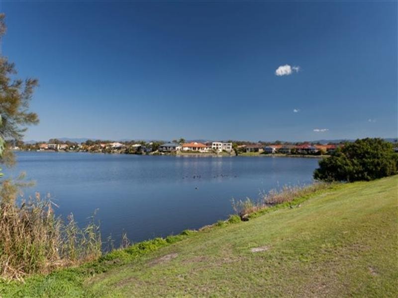 9 Tashey Court, Bundall QLD 4217