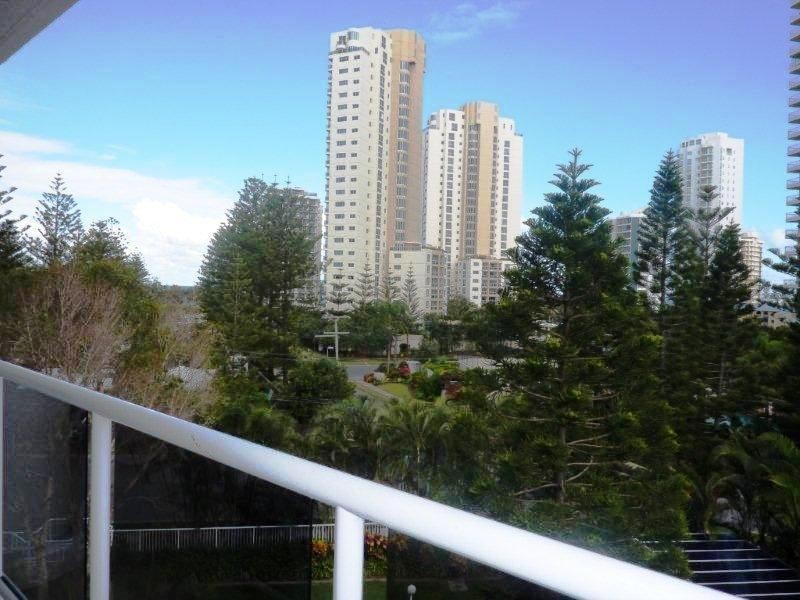 1 Hughes Avenue, Main Beach QLD 4217