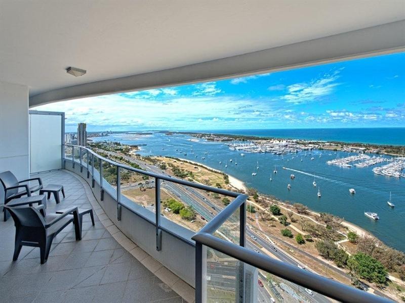 4 Como Crescent, Southport QLD 4215