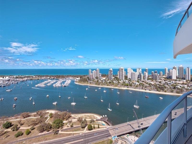 4 Como Crescent, Southport QLD 4215