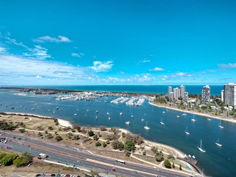 4 Como Crescent, Southport QLD 4215