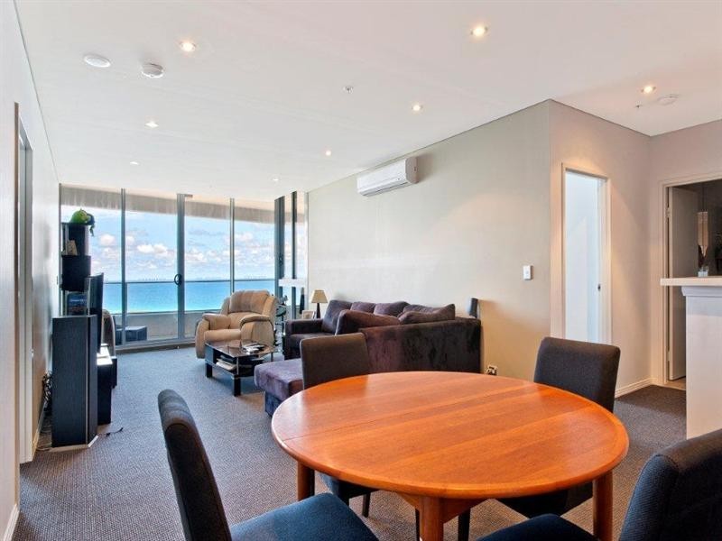 4 Como Crescent, Southport QLD 4215