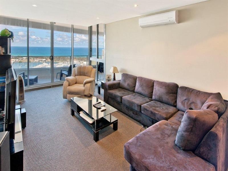 4 Como Crescent, Southport QLD 4215