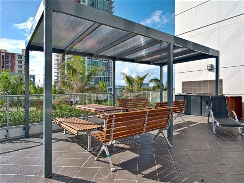 4 Como Crescent, Southport QLD 4215