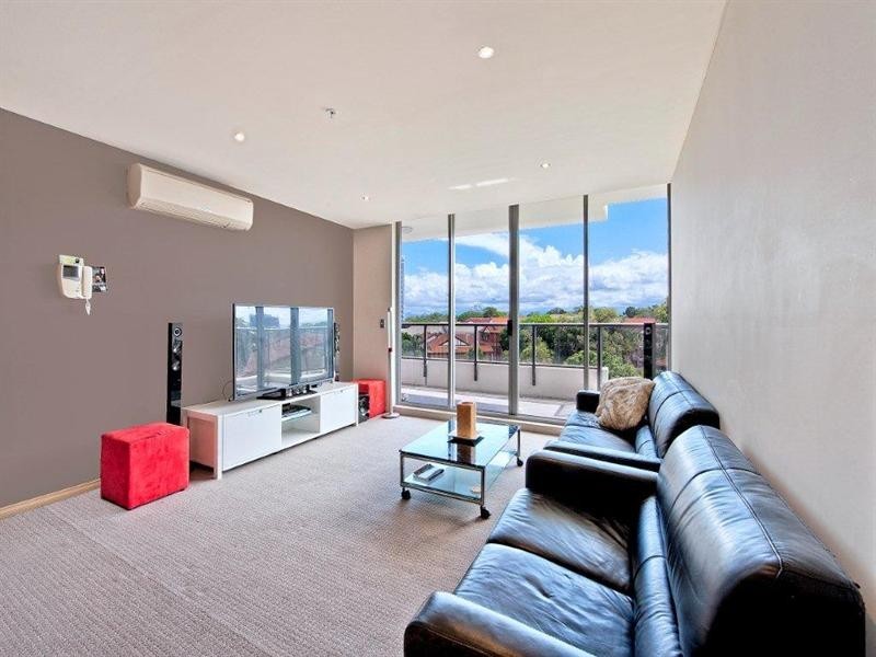 3 Como Crescent, Southport QLD 4215