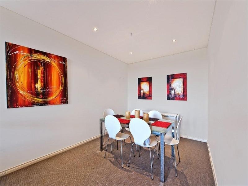 3 Como Crescent, Southport QLD 4215