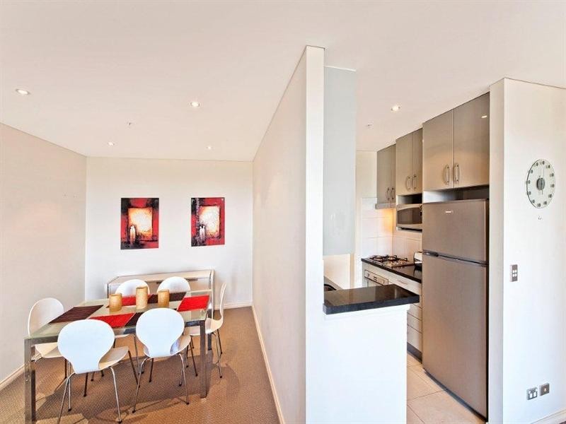 3 Como Crescent, Southport QLD 4215