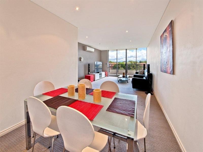 3 Como Crescent, Southport QLD 4215