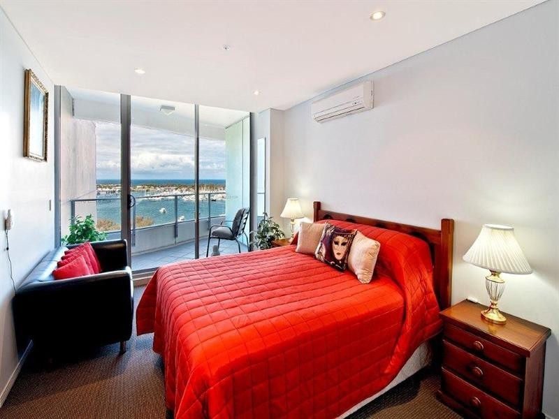 4 Como Crescent, Southport QLD 4215