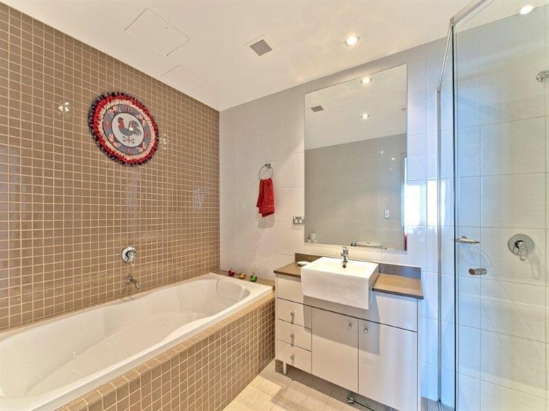 4 Como Crescent, Southport QLD 4215