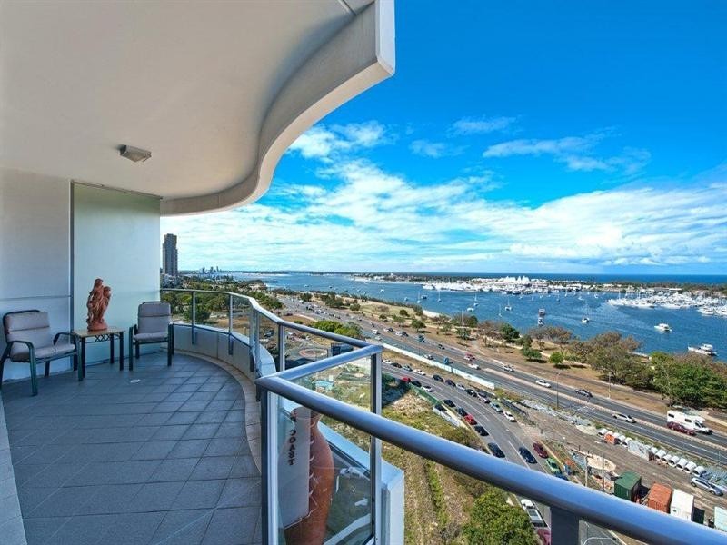 4 Como Crescent, Southport QLD 4215