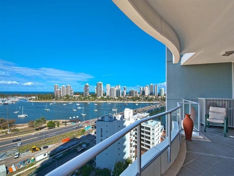 4 Como Crescent, Southport QLD 4215