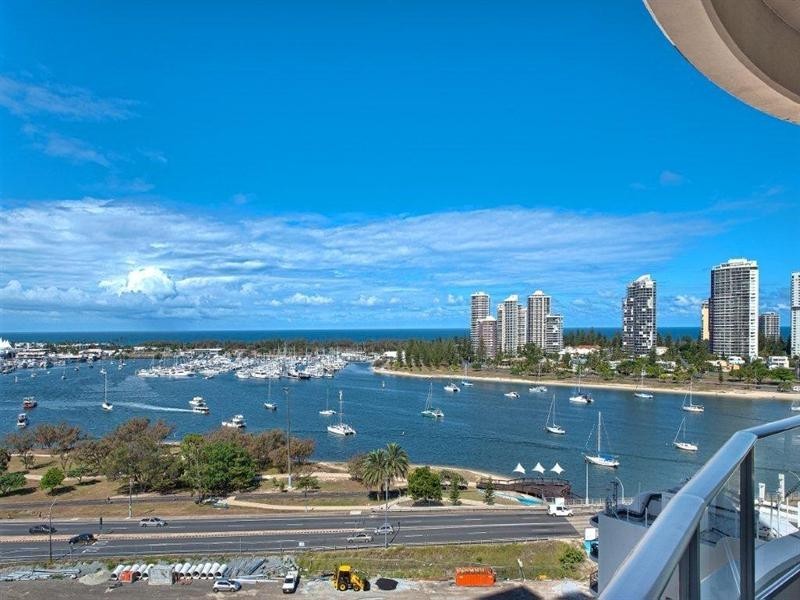 4 Como Crescent, Southport QLD 4215