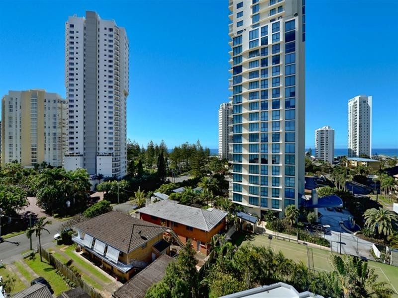 19 Peak Avenue, Main Beach QLD 4217