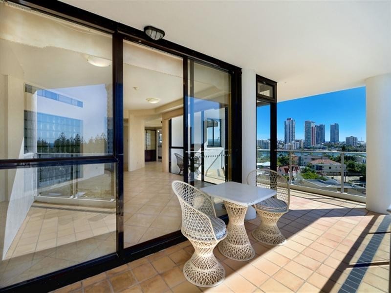 19 Peak Avenue, Main Beach QLD 4217