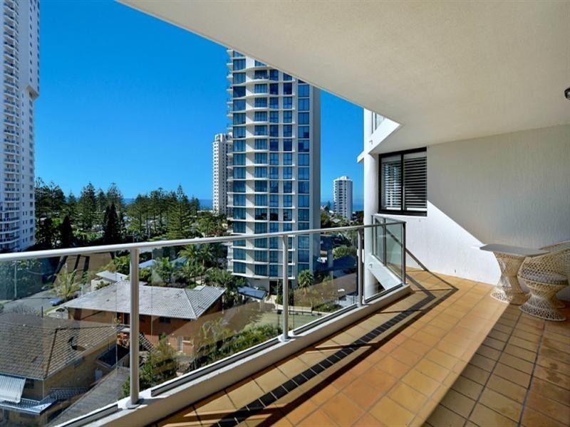 19 Peak Avenue, Main Beach QLD 4217