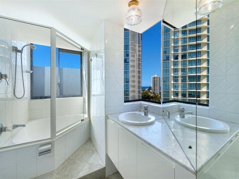 19 Peak Avenue, Main Beach QLD 4217