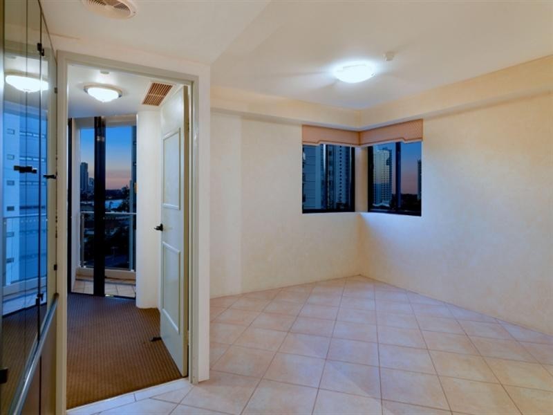 19 Peak Avenue, Main Beach QLD 4217