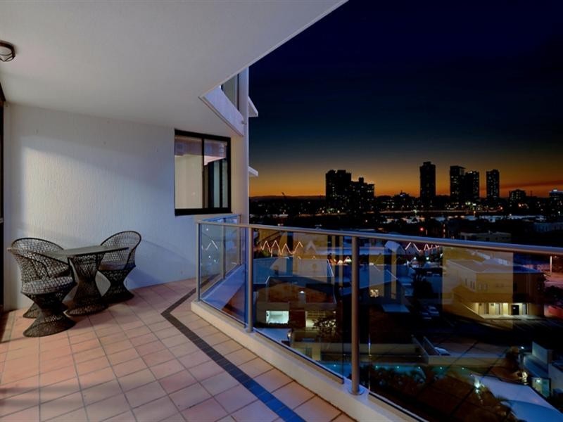 19 Peak Avenue, Main Beach QLD 4217