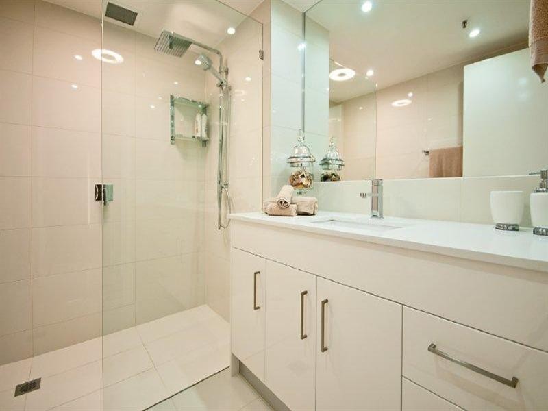 1 Serisier Avenue, Main Beach QLD 4217