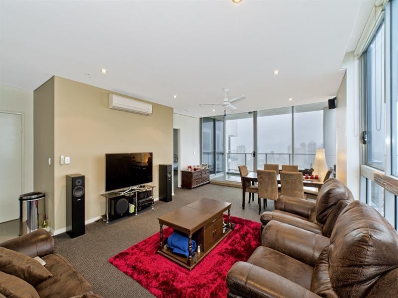 4 Como Crescent, Southport QLD 4215