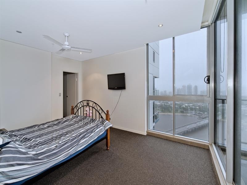 4 Como Crescent, Southport QLD 4215