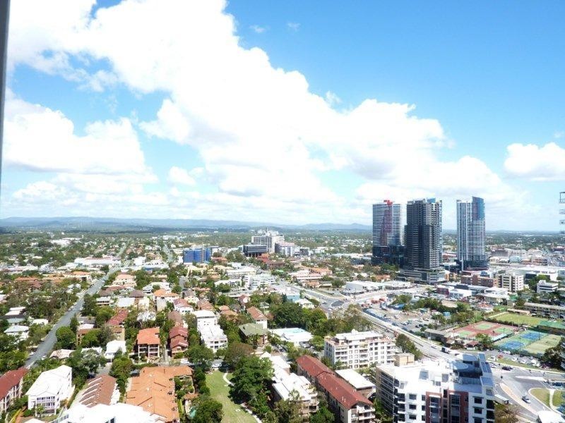 4 Como Crescent, Southport QLD 4215