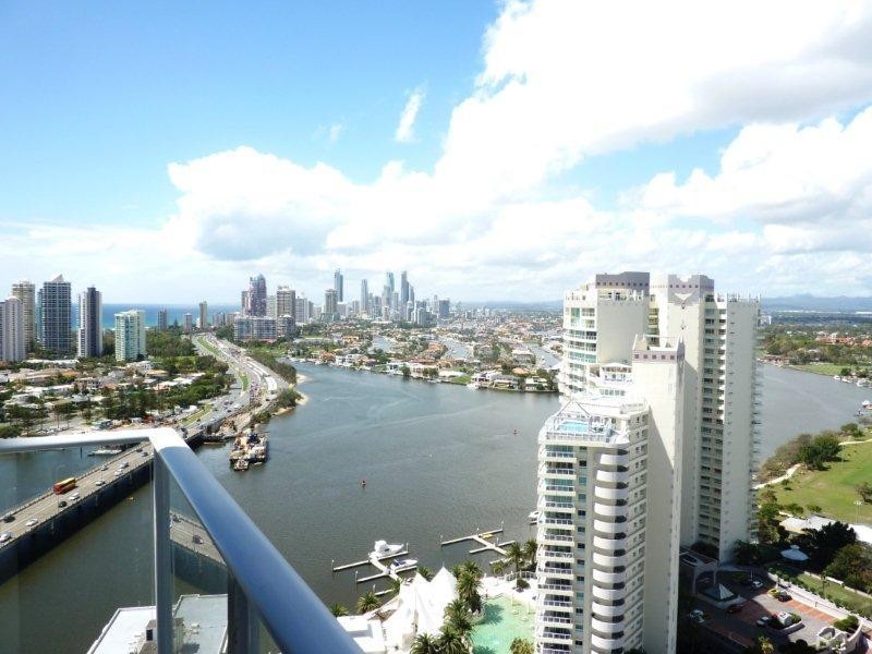 4 Como Crescent, Southport QLD 4215