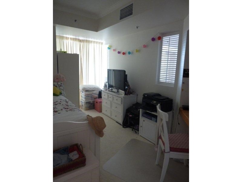 1 Lennie Avenue, Main Beach QLD 4217