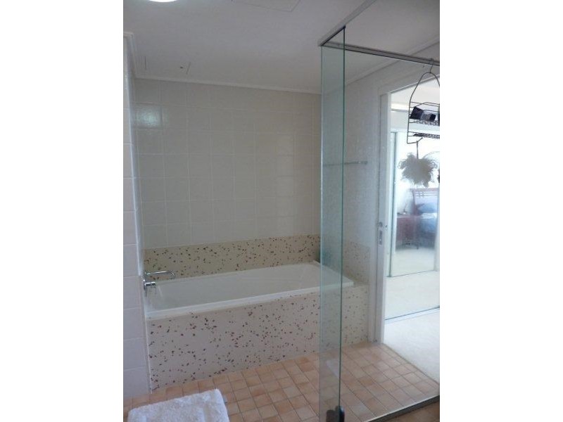 1 Lennie Avenue, Main Beach QLD 4217