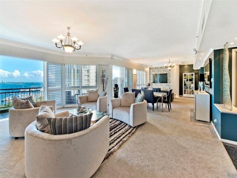 11 Hughes Avenue, Main Beach QLD 4217