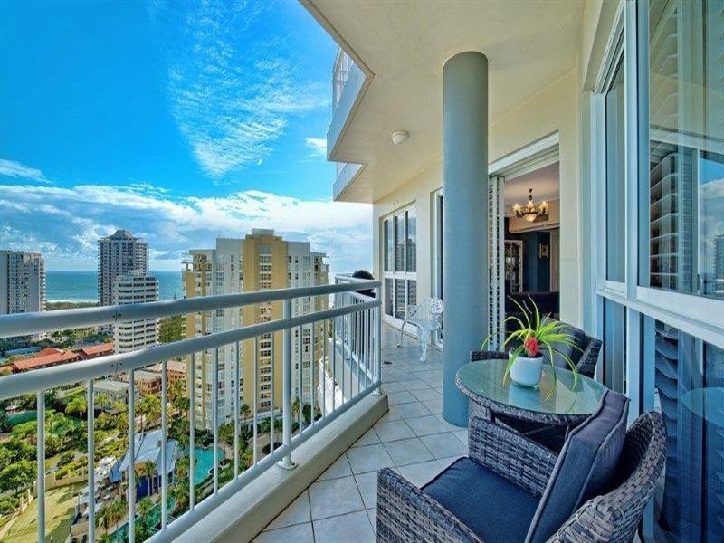 11 Hughes Avenue, Main Beach QLD 4217