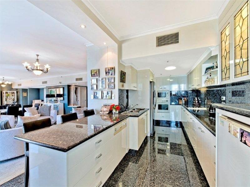 11 Hughes Avenue, Main Beach QLD 4217