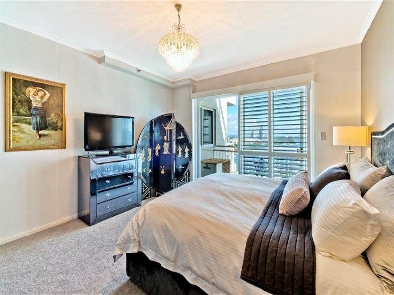 11 Hughes Avenue, Main Beach QLD 4217